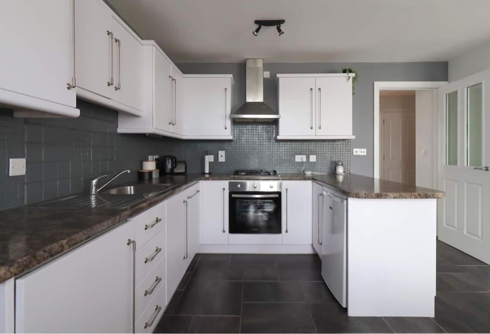 Modern 2 Bed At The Mournes Appartement *